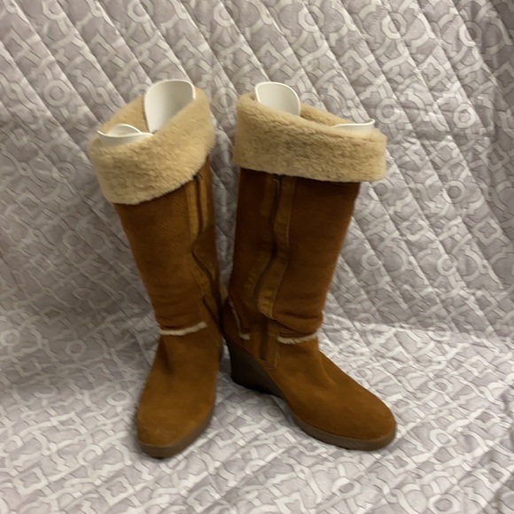 Ugg Sandra Boots. Size 9 - Picture 5 of 11